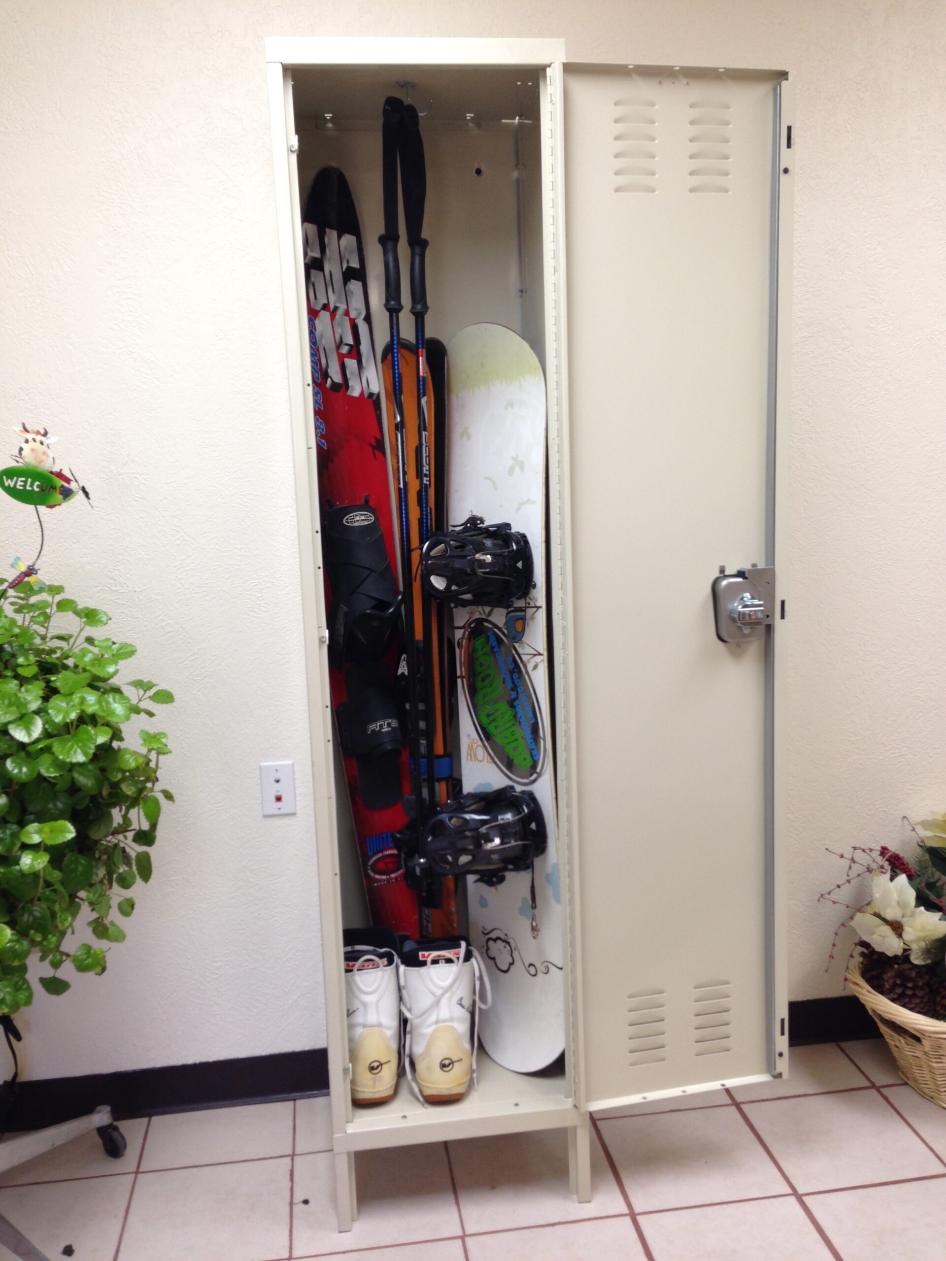 Mtn Mini Storage Ski Locker